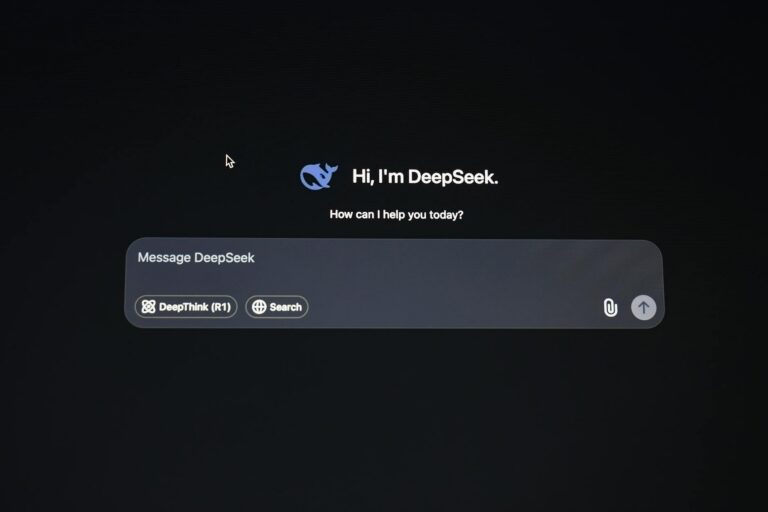 Image displaying DeepSeek AI interface for messaging and search functionality.